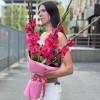5 малиновых гладиолусов с аспидистрой