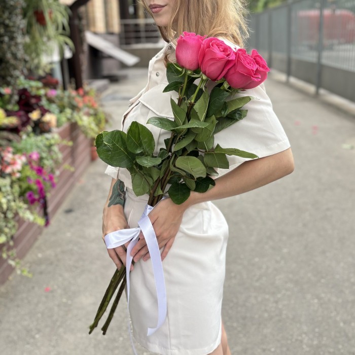 5 малиновых роз Пинк Флойд 80 см