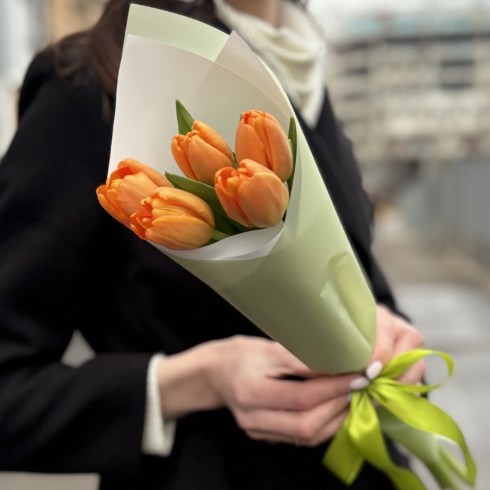5 оранжевых тюльпанов Тайм Аут в упаковке