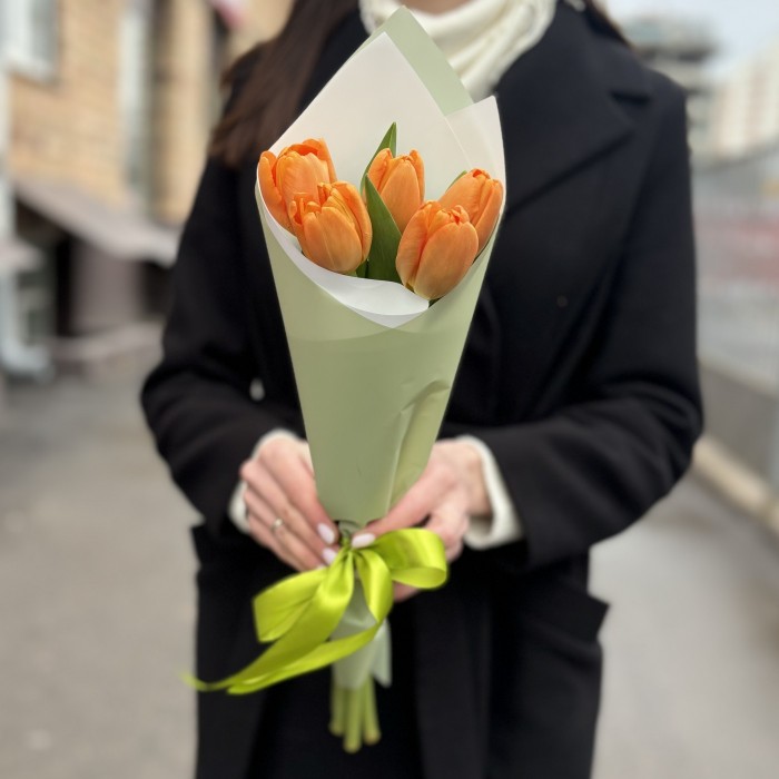 5 оранжевых тюльпанов Тайм Аут в упаковке
