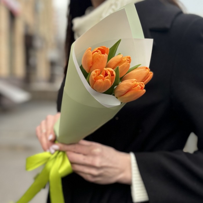 5 оранжевых тюльпанов Тайм Аут в упаковке