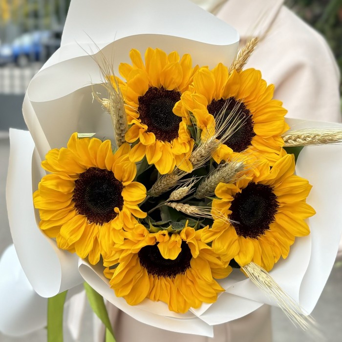 5 подсолнухов с колосьями пшеницы