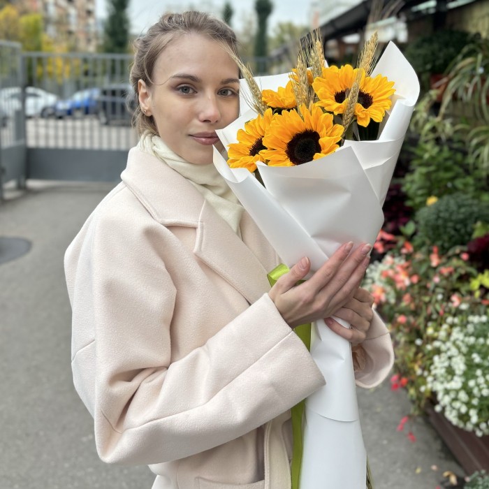 5 подсолнухов с колосьями пшеницы