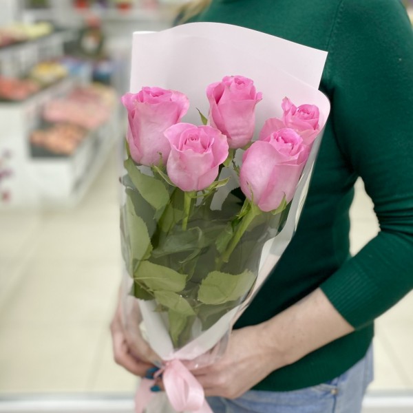 5 розовых роз Ревиваль
