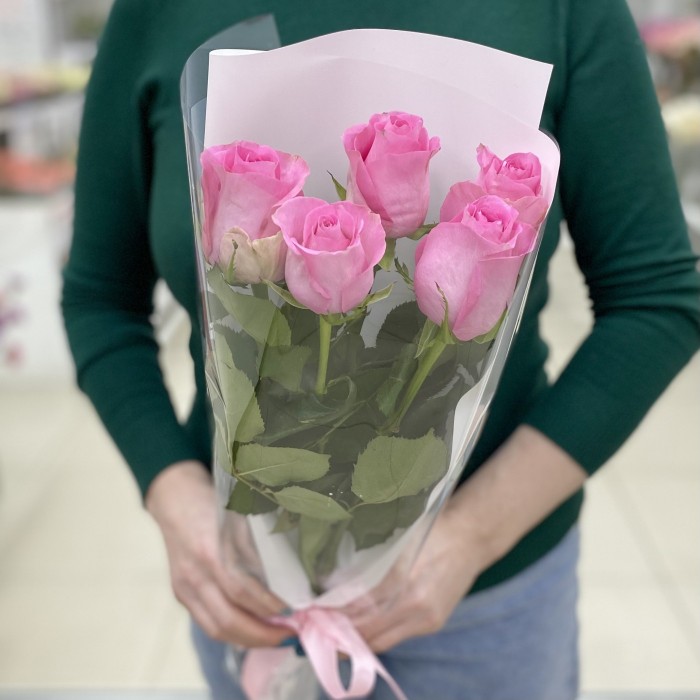 5 розовых роз Ревиваль