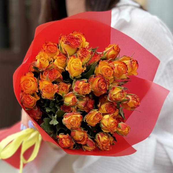 5 солнечных кустовых роз