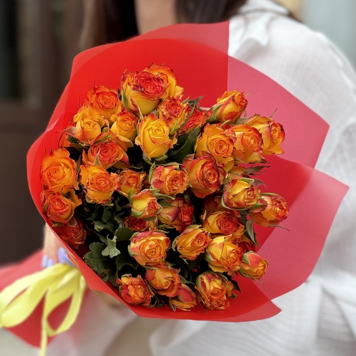 5 солнечных кустовых роз