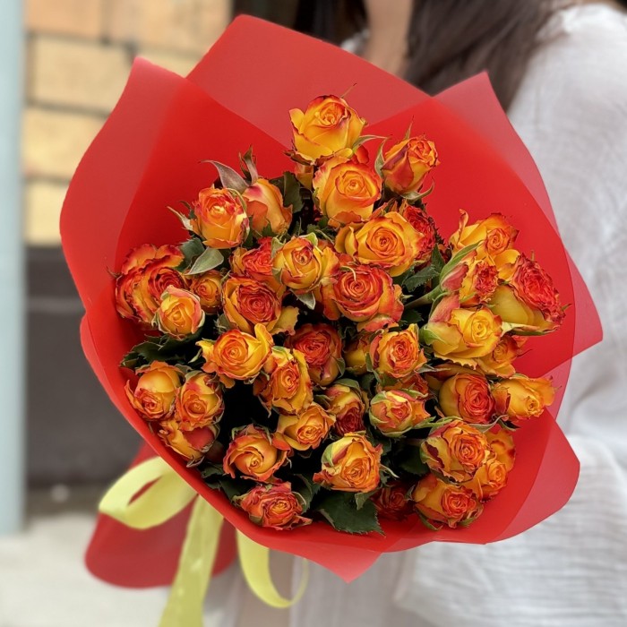 5 солнечных кустовых роз