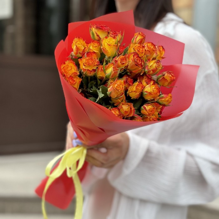 5 солнечных кустовых роз