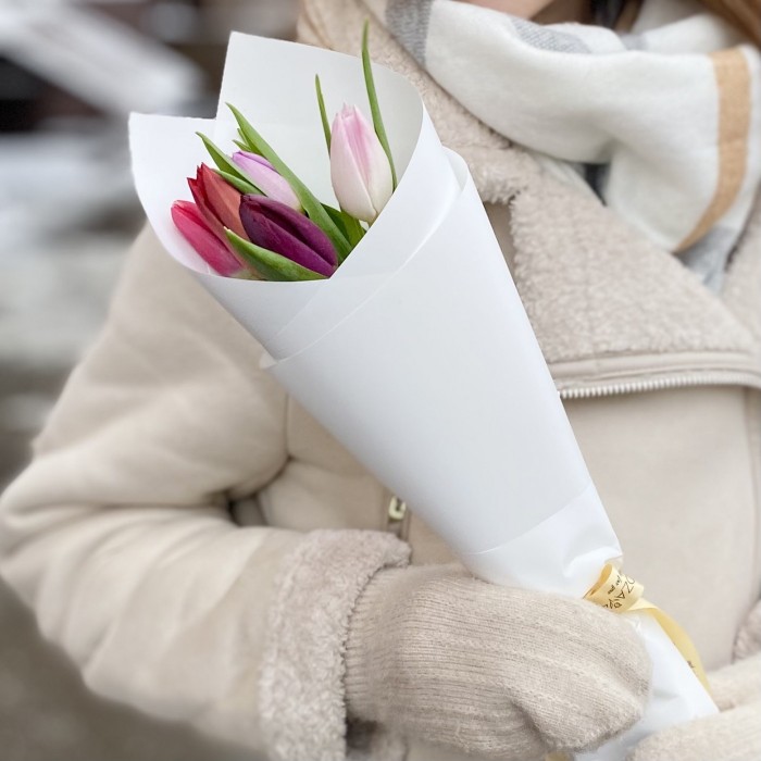 5 тюльпанов в упаковке