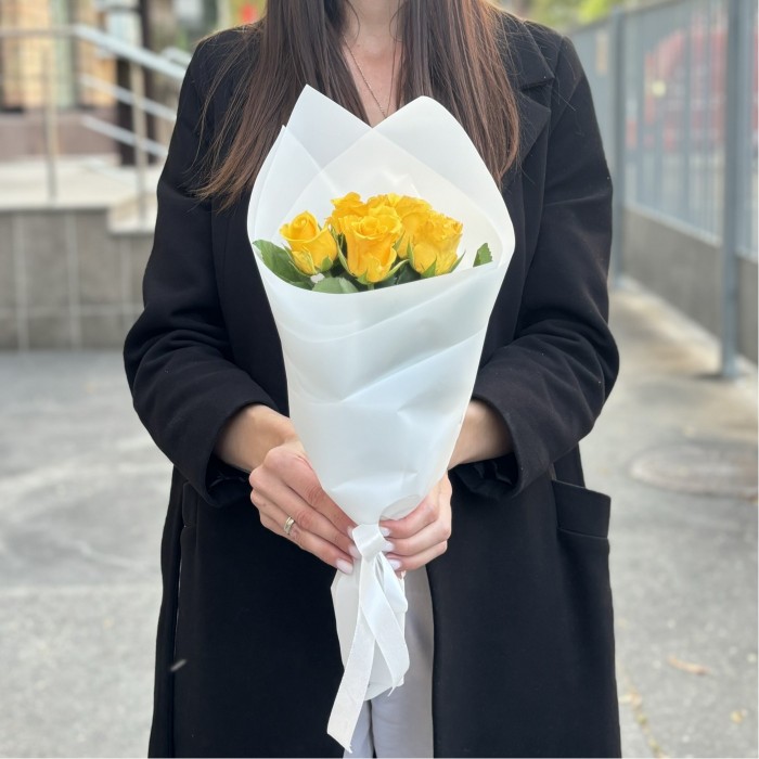 5 желтых роз 40 см