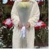 7 длинных белых роз 70 см