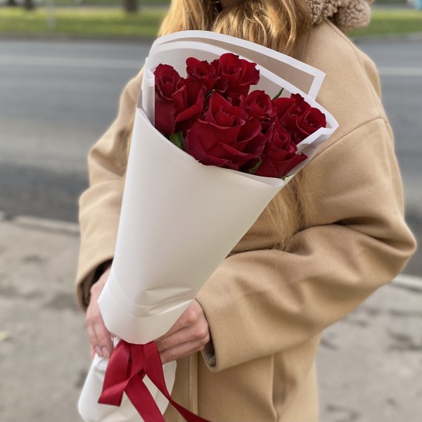 7 красных роз Эвер Ред 60 см