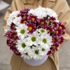 7 кустовых хризантем микс в коробке Любимой Мамочке