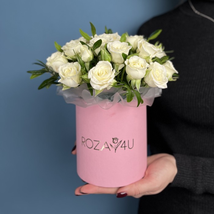 7 кустовых роз Сноуфлейк в коробке