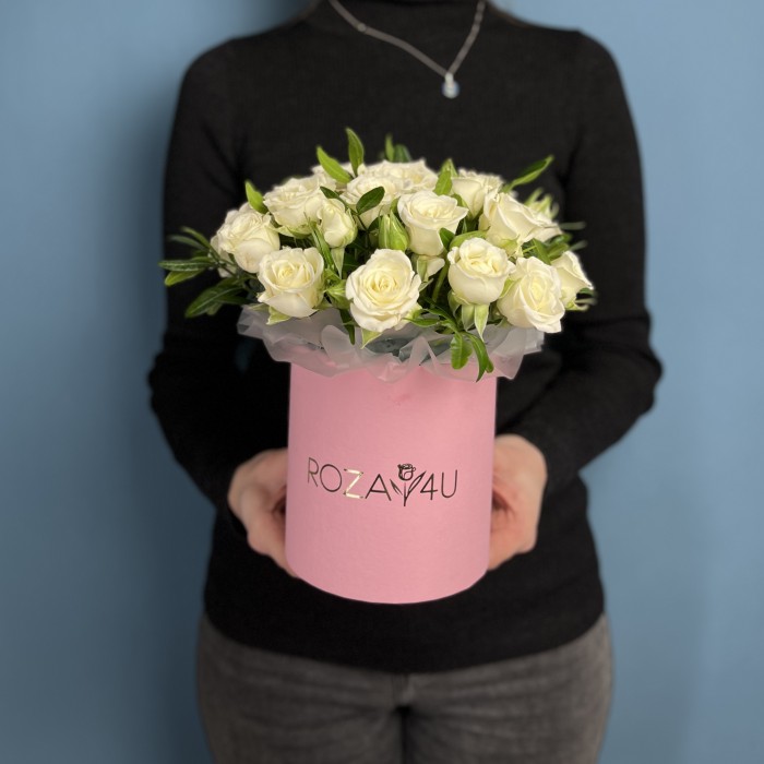 7 кустовых роз Сноуфлейк в коробке