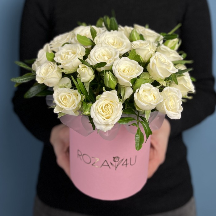 7 кустовых роз Сноуфлейк в коробке