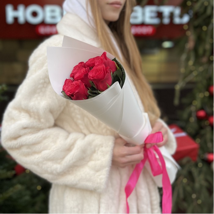 7 малиновых роз Такаци 50 см