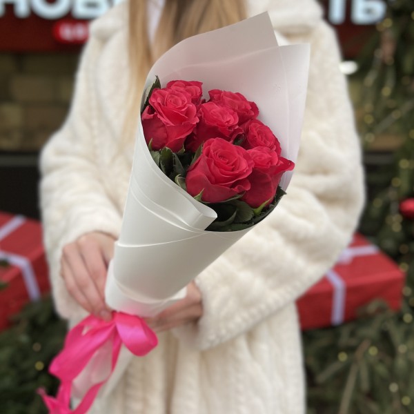 7 малиновых роз Такаци 50 см
