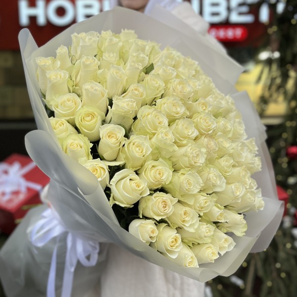 75 длинных белых роз 70 см
