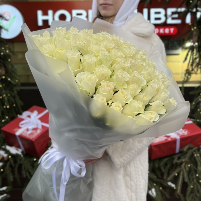 75 длинных белых роз 70 см