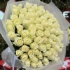 75 длинных белых роз 70 см