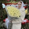 75 длинных белых роз 70 см