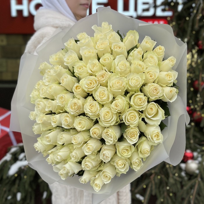 75 длинных белых роз 70 см