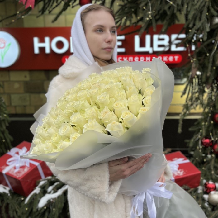75 длинных белых роз 70 см
