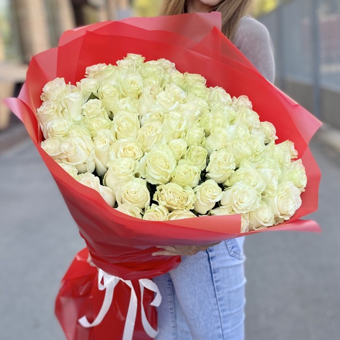 75 белых роз Мондиаль 80 см