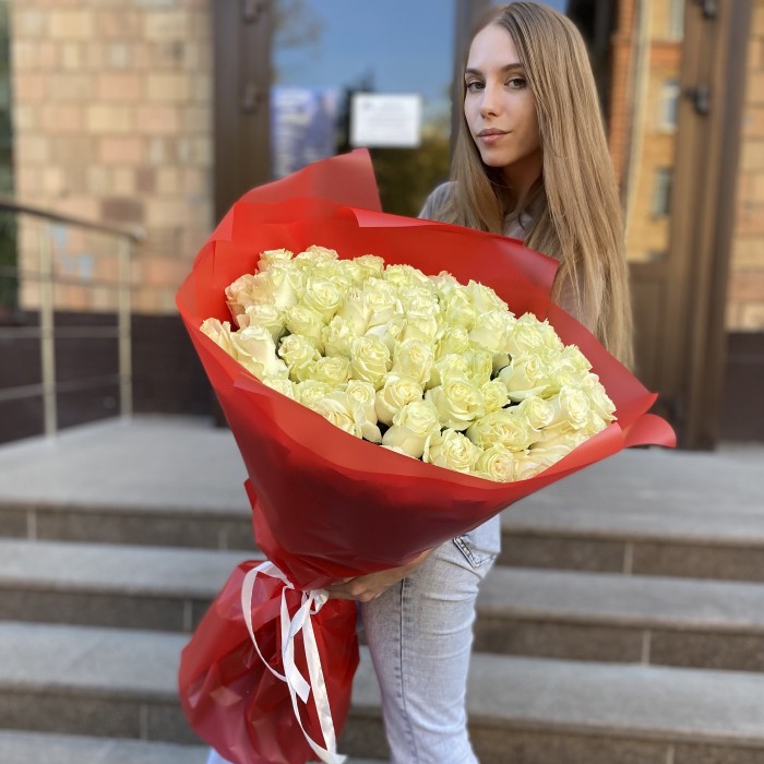75 белых роз Мондиаль 80 см