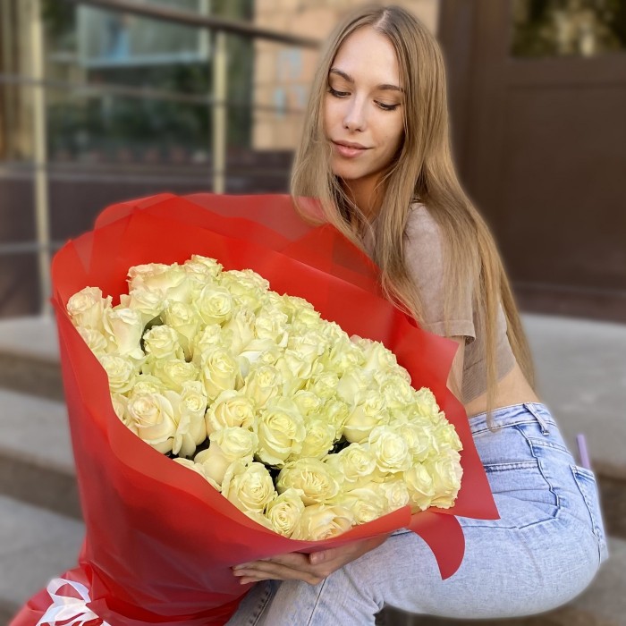 75 белых роз Мондиаль 80 см