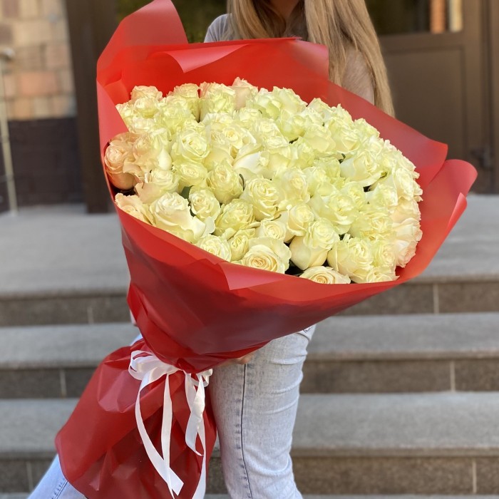 75 белых роз Мондиаль 80 см