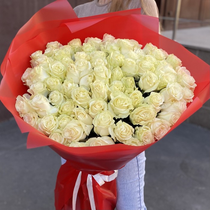 75 белых роз Мондиаль 80 см