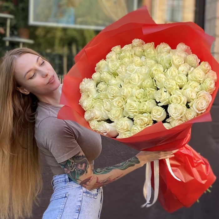75 белых роз Мондиаль 80 см