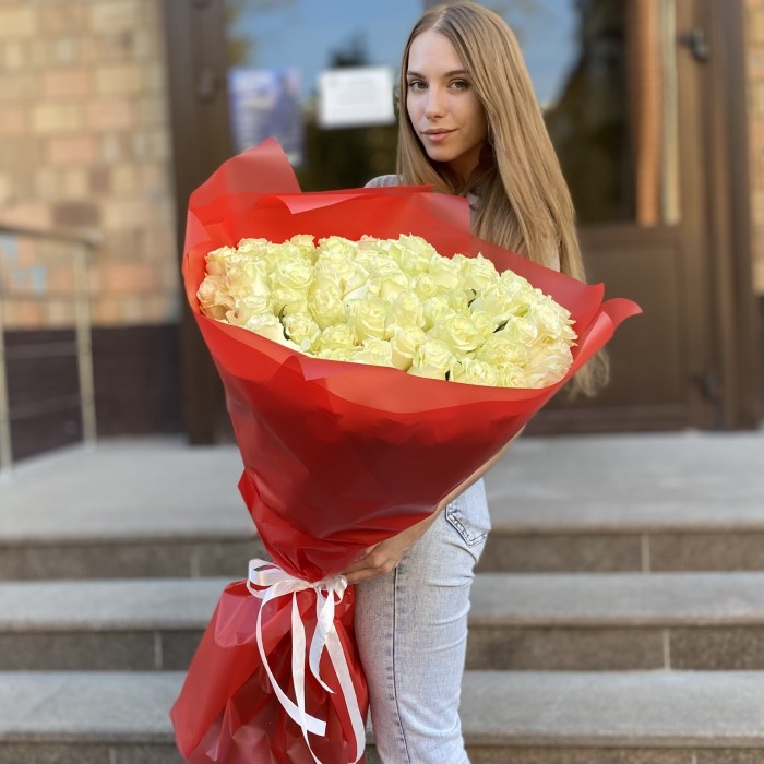 75 белых роз Мондиаль 80 см