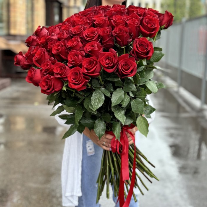 75 красных роз Эксплорер 80 см
