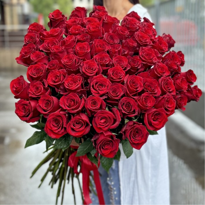 75 красных роз Эксплорер 80 см