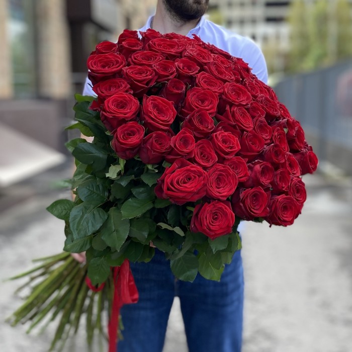 75 красных роз Ред Наоми 90 см