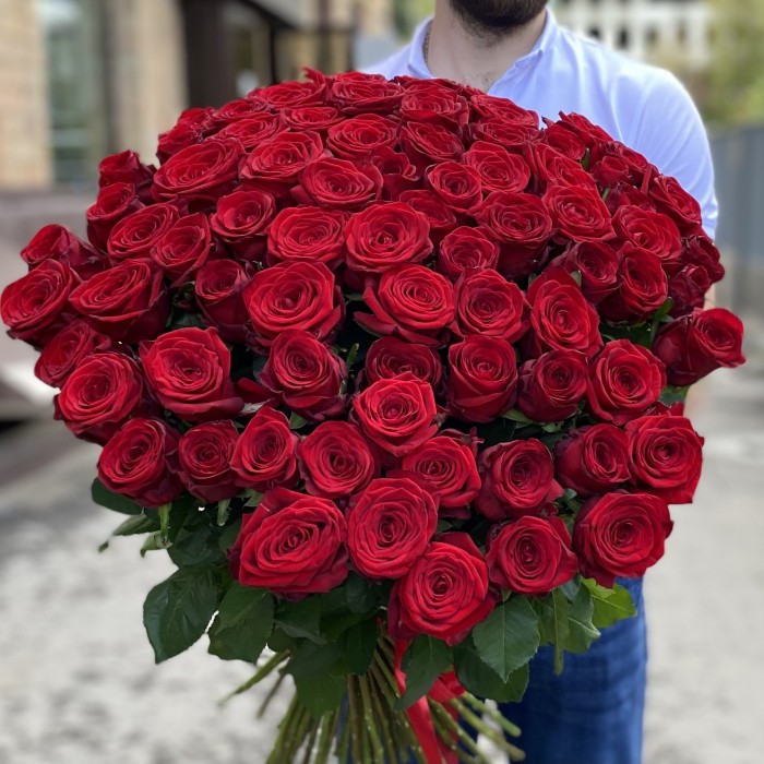 75 красных роз Ред Наоми 90 см