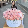 75 кустовых пионовидных роз Джульетта с ковылем в коробке