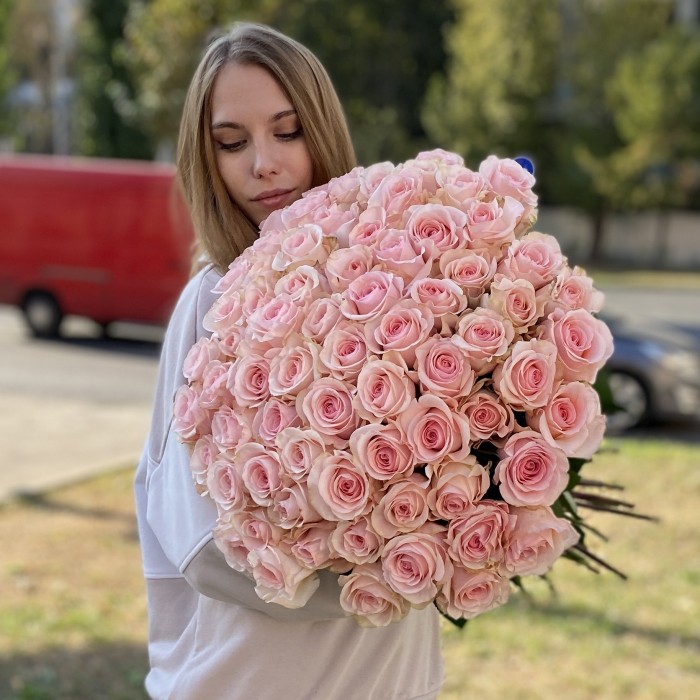 75 розовых роз Новия