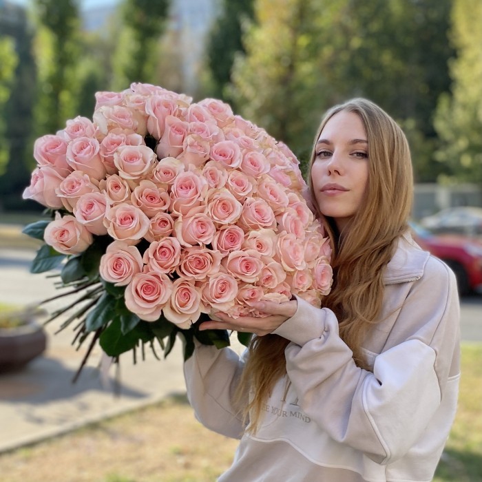 75 розовых роз Новия