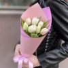 7 белых пионовидных тюльпанов