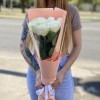 7 белых роз 60 см