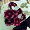 7 фиолетовых ранункулюсов с эвкалиптом