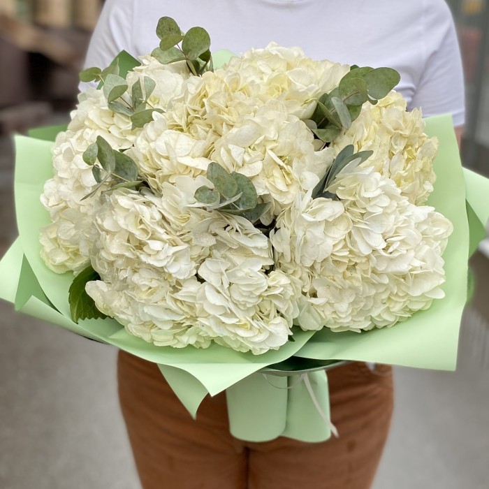 7 гортензий Вайт глиттер с эвкалиптом