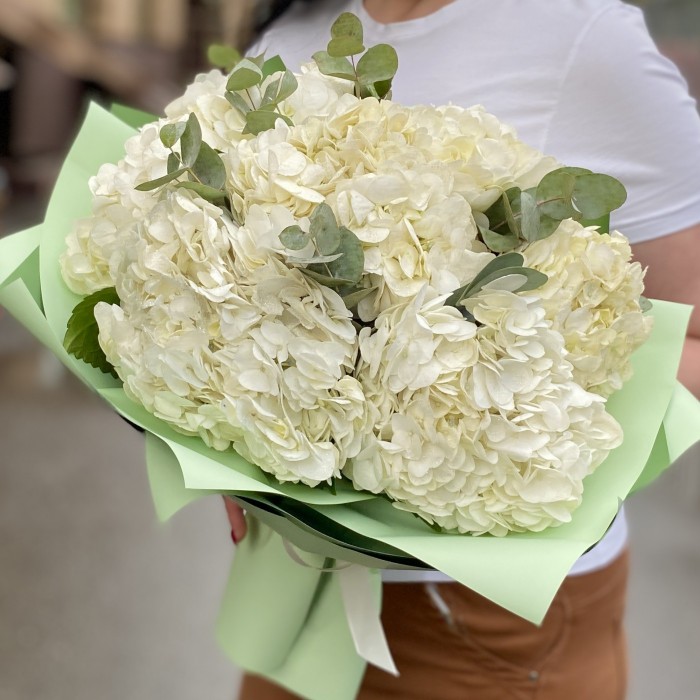 7 гортензий Вайт глиттер с эвкалиптом