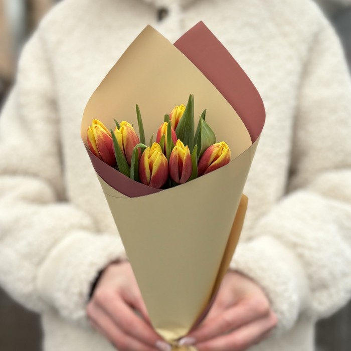 7 красно-желтых тюльпанов Денмарк