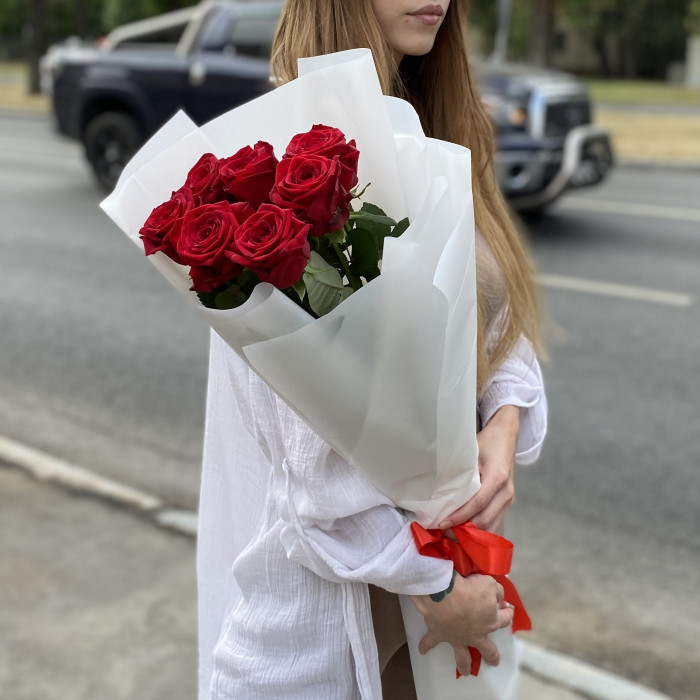 7 красных роз 70 см
